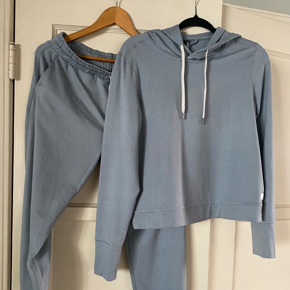 COPY - Vuori jogger set.  Never worn .. new with tags.